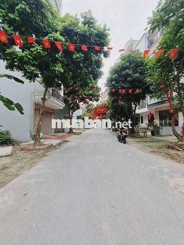 Bán đất vị trí vip La Khê – 50m² – 2 mặt tiền – Vỉa hè – Ô tô tránh