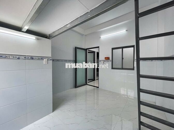 Phòng Cửa Sổ Trời Rộng 20m2 Chợ Hạnh Thông Tây