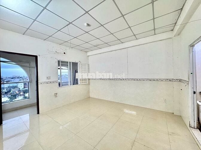 Phòng cho thuê bancol cửa sổ trời giá rẻ gần chợ Thạch Đà có thang máy