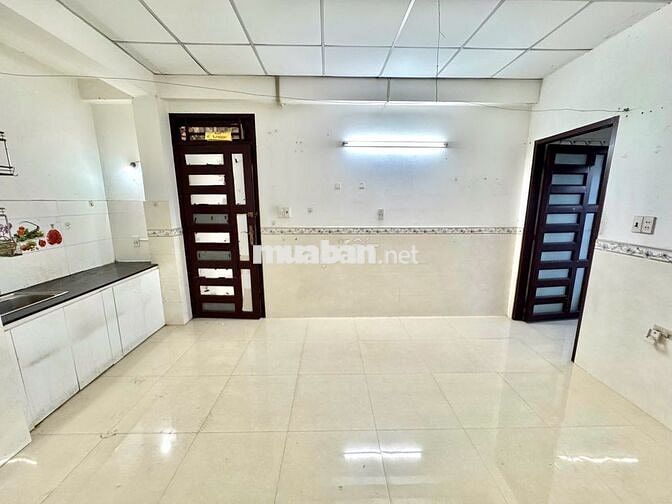 Phòng cho thuê bancol cửa sổ trời giá rẻ gần chợ Thạch Đà có thang máy