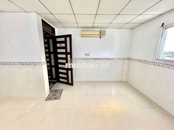 Phòng cho thuê bancol cửa sổ trời giá rẻ gần chợ Thạch Đà có thang máy