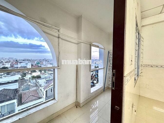 Phòng cho thuê bancol cửa sổ trời giá rẻ gần chợ Thạch Đà có thang máy