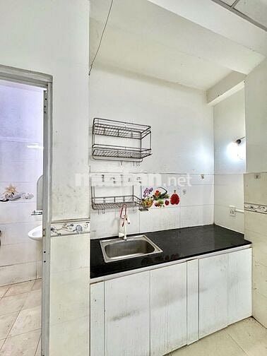 Phòng cho thuê bancol cửa sổ trời giá rẻ gần chợ Thạch Đà có thang máy