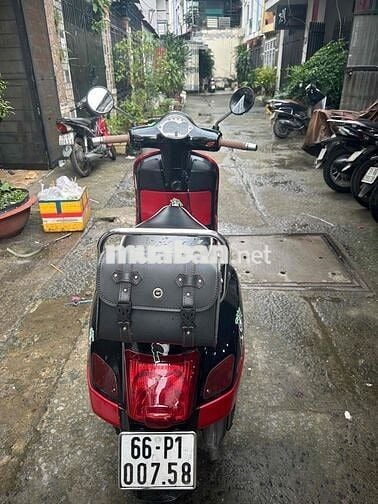 Piaggio Vespa GTS 125ie 4v Đen, Đỏ