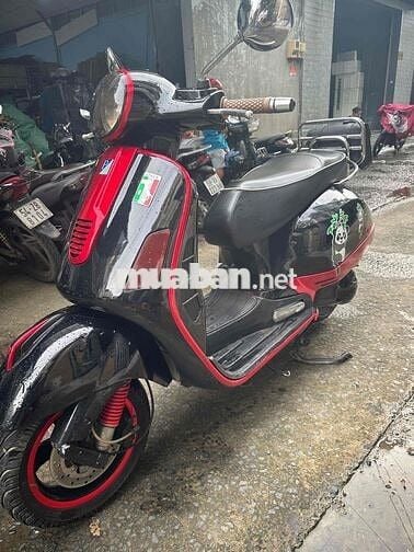 Piaggio Vespa GTS 125ie 4v Đen, Đỏ