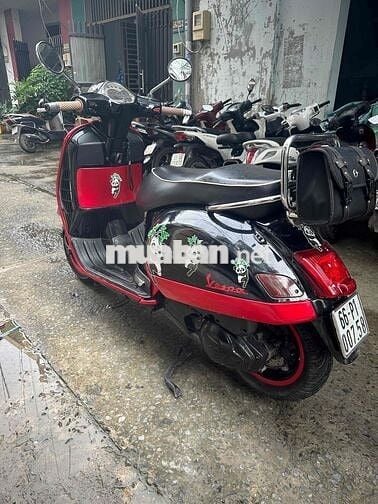 Piaggio Vespa GTS 125ie 4v Đen, Đỏ