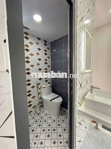 Nhà đẹp ở ngay, 39m2 ko lộ giới k quihoach sát cầu Nguyễn Tri Phương