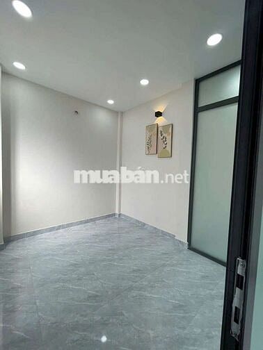 Nhà đẹp ở ngay, 39m2 ko lộ giới k quihoach sát cầu Nguyễn Tri Phương