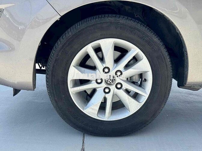 Toyota Innova 2017 G Đồng ánh kim