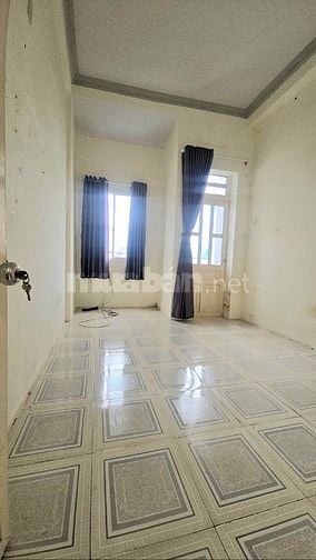 Bán gấp nhà 1trệt, 2 lầu, Hẻm 28 Lương Văn Can, P15, Q8. N3,2m x D12m