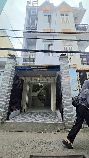 Bán gấp nhà 1trệt, 2 lầu, Hẻm 28 Lương Văn Can, P15, Q8. N3,2m x D12m