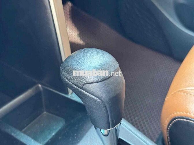 Toyota Innova 2017 G Đồng ánh kim