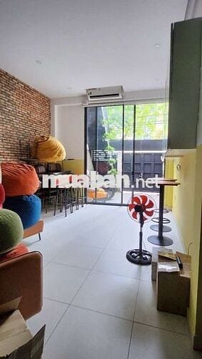 CHO THUÊ MẶT BẰNG MẶT TIỀN NGUYỄN TẤT THÀNH Q4