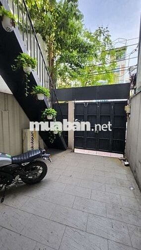 CHO THUÊ MẶT BẰNG MẶT TIỀN NGUYỄN TẤT THÀNH Q4