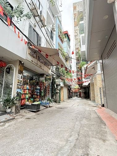 Bán nhà Xuân Diệu 80m2, xây 7 tầng, có thang máy, ô tô qua nhà