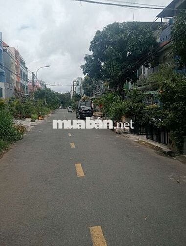 Nhà 3 tầng gốc 2 mặt tiền đường số 5 kdc bình hưng DT 6m x 11m 3 lầu