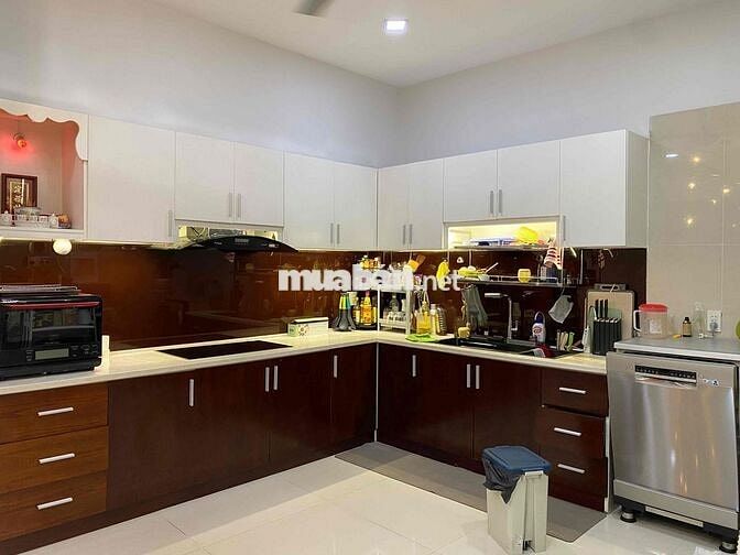 Nhà xẹt hẻm 220m2 - 3 phòng ngủ, Đường Nguyền Bỉnh Khiêm, Quận 1