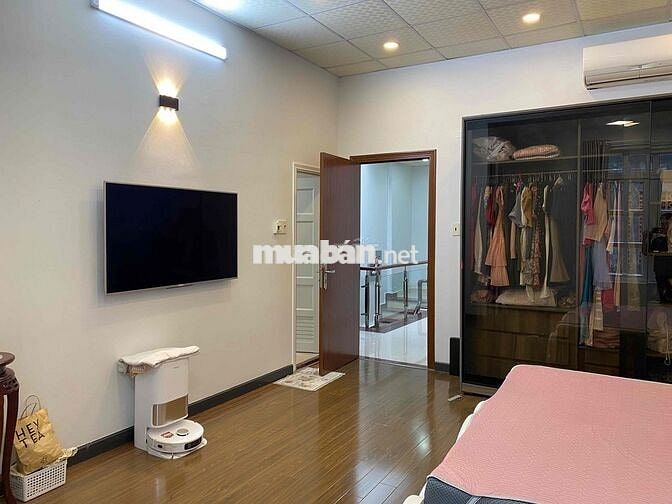 Nhà xẹt hẻm 220m2 - 3 phòng ngủ, Đường Nguyền Bỉnh Khiêm, Quận 1