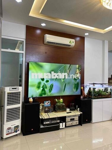 Nhà xẹt hẻm 220m2 - 3 phòng ngủ, Đường Nguyền Bỉnh Khiêm, Quận 1