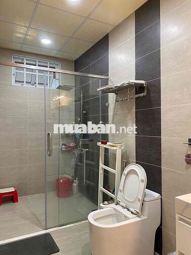 Nhà xẹt hẻm 220m2 - 3 phòng ngủ, Đường Nguyền Bỉnh Khiêm, Quận 1