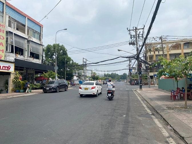 Nhà MT Đ. số 26 khu Bình Phú 4,5x25m 2 lầu 26 triệu/tháng