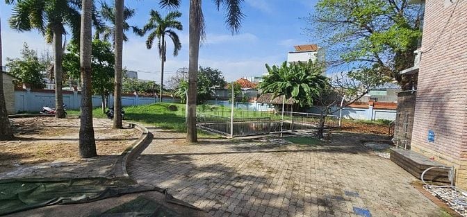 Cho thuê nhà diện tích lớn tại 69 Lê Văn Lương, Phước Kiển, Nhà Bè