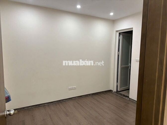 Đang trống căn hộ FLC 18 Phạm Hùng 2PN 50m2 đồ cơ bản giá chỉ 10tr/th