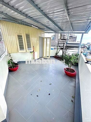 Cho thuê nhà MT Nguyễn Thượng Hiền - 10x5m - 2 Lầu ngay CC Botanic