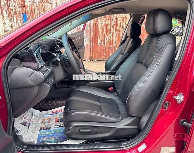 Honda Civic RS Đỏ 5 chỗ