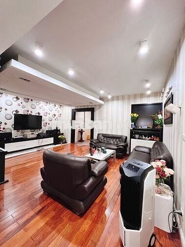 Vào luôn CT1 Sudico Mỹ Đình Sông Đà 125m2 4PN full đồ đẹp giá 19tr/th