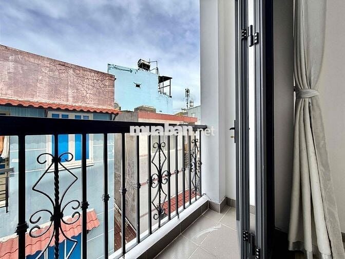 Cho Thuê Nhà Nguyên Căn 1Trệt + 2Lầu + 1ST 2PN 3WC Ngay Đoàn Văn Bơ Q4