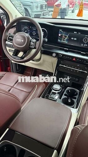Kia Carnival Royal VIP 2023 Đỏ trắng