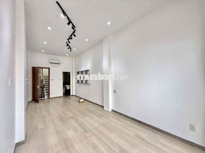 Cho Thuê Nhà Nguyên Căn 1Trệt + 2Lầu + 1ST 2PN 3WC Ngay Đoàn Văn Bơ Q4