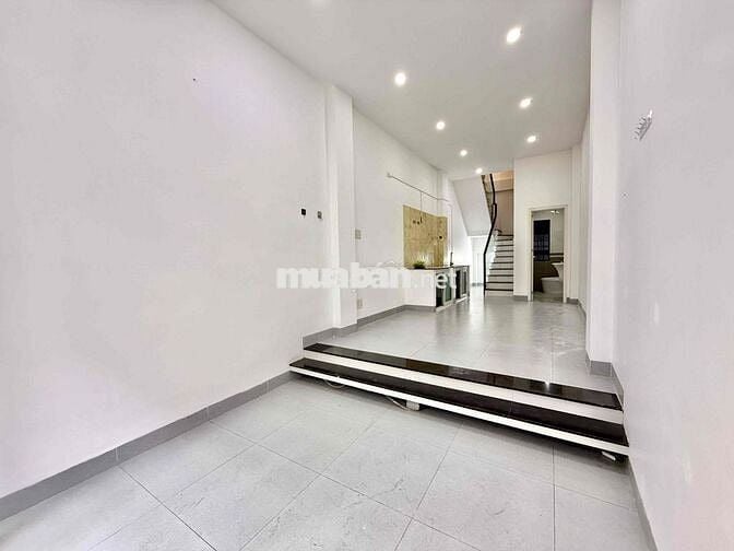 Cho Thuê Nhà Nguyên Căn 1Trệt + 2Lầu + 1ST 2PN 3WC Ngay Đoàn Văn Bơ Q4