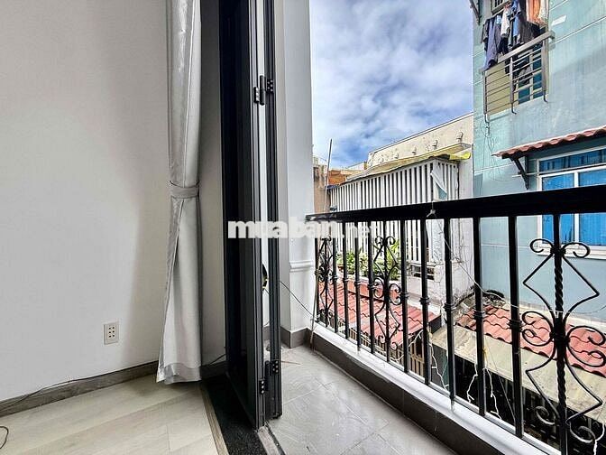 Cho Thuê Nhà Nguyên Căn 1Trệt + 2Lầu + 1ST 2PN 3WC Ngay Đoàn Văn Bơ Q4