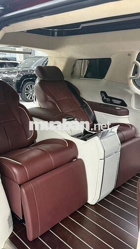 Kia Carnival Royal VIP 2023 Đỏ trắng