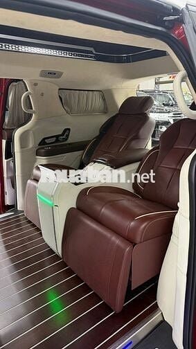 Kia Carnival Royal VIP 2023 Đỏ trắng