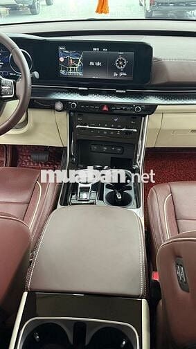 Kia Carnival Royal VIP 2023 Đỏ trắng