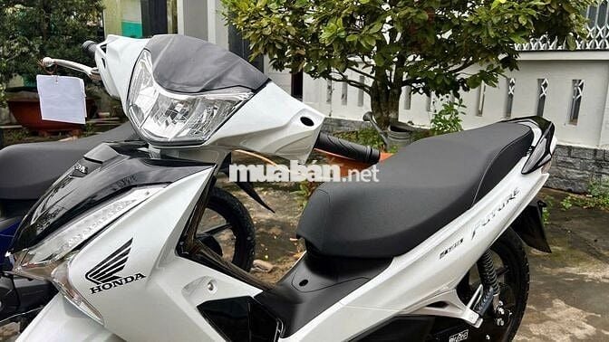 Futurre lead trắng đen mới