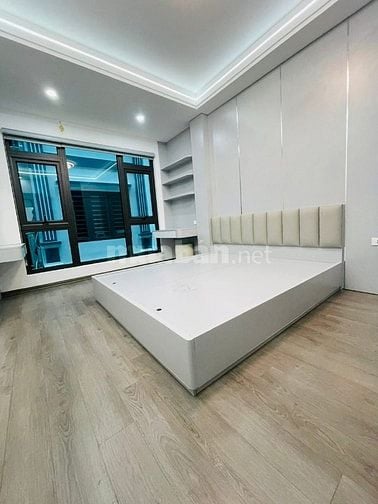 Bán nhà phố Chùa Láng ô tô thang máy thoáng trước sau, 43m2, 5t.