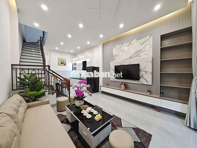 Bán nhà 2 tầng 2 mê 
🔥full nội thất kiệt 586 điện biên phủ -