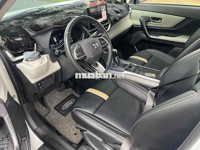 Toyota Veloz Cross Top Trắng nhập khẩu