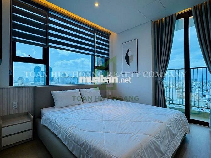 Cho thuê view sông Hàn – tầng 8, 3 view đẹp(thành phố, biển, pháo hoa)