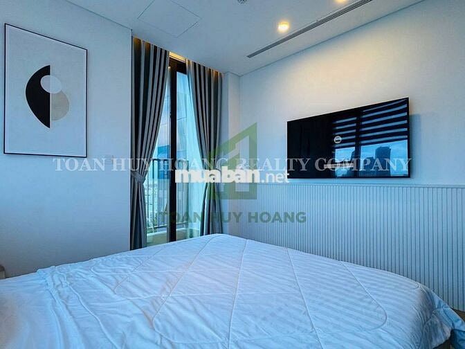 Cho thuê view sông Hàn – tầng 8, 3 view đẹp(thành phố, biển, pháo hoa)