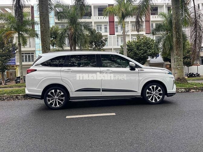 Toyota Veloz Cross Top Trắng nhập khẩu