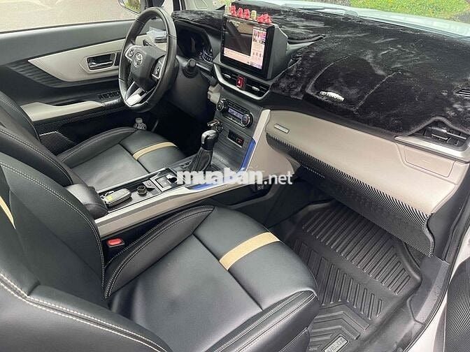 Toyota Veloz Cross Top Trắng nhập khẩu