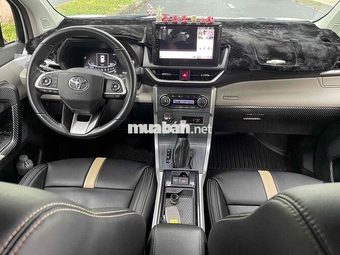 Toyota Veloz Cross Top Trắng nhập khẩu