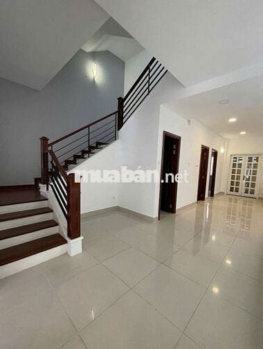 NHÀ 2 MẶT TIỀN KHU HOÀNG VIỆT DT: 8X17M TRỆT 2 LẦU SÂN THƯỢNG CHO THUÊ