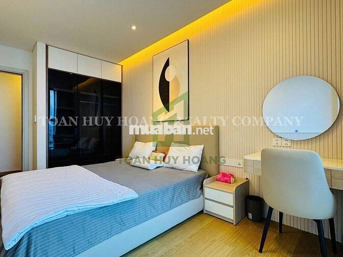 Cho thuê view sông Hàn – tầng 8, 3 view đẹp(thành phố, biển, pháo hoa)