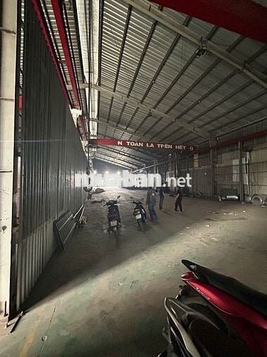 CHO THUÊ XƯỞNG 300M2 MẶT TIỀN QL1A, BÌNH TÂN – CÓ CẨU TRỤC 5 TẤN
